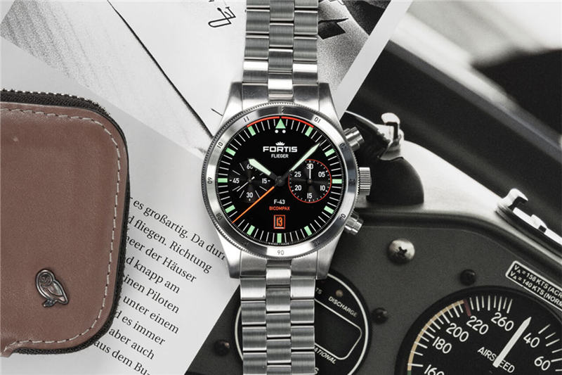 該品牌A. Lange & S?hne陣容中唯一一款純粹的萬年歷