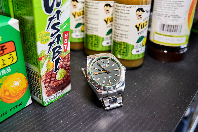 點燃速度激情，掌控時間之王：歐米茄超霸舒馬赫版